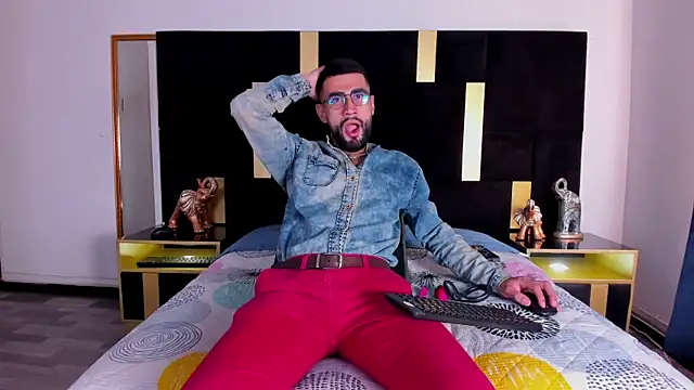 Snapshot of Ethan__Walker chatting on February 3, 2025, 7:31 pm Ethan Walker online show from February 3, 2025, 7:31 pm