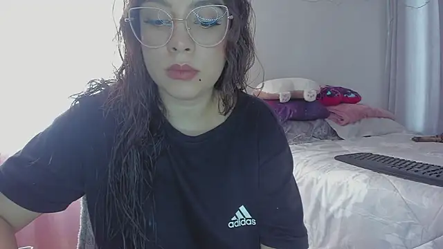 HARLEYNAPIER online show from April 4, 2026, 9:01 pm