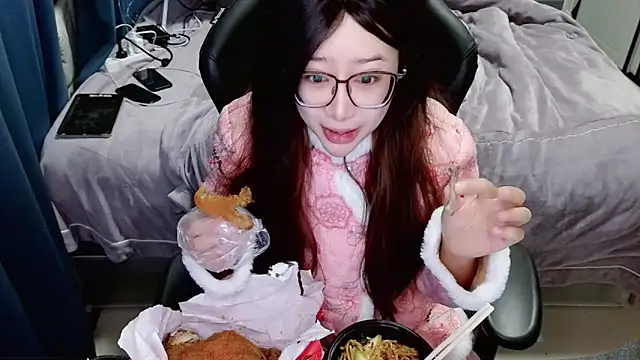 Angelababy001 online show from January 9, 2025, 4:49 pm