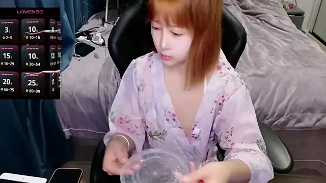 Angelababy001 online show from January 18, 2025, 8:09 pm