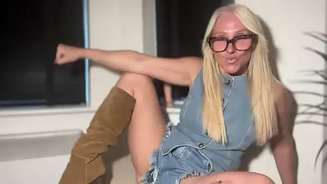 Snapshot of MelodyCollinsUk chatting on September 11, 2025, 6:08 pm MelodyCollinsUk online show from September 11, 2025, 6:08 pm