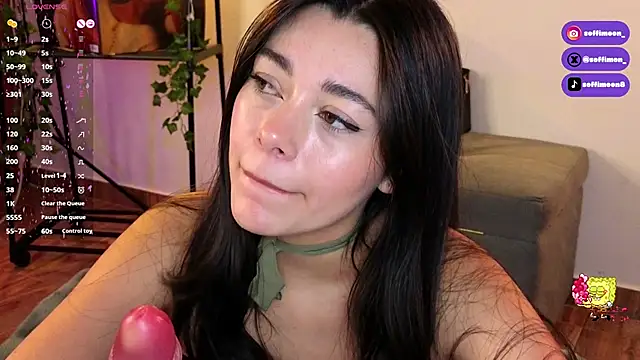 Snapshot of Soffimoon_ chatting on February 11, 2025, 8:26 am Soffimoon online show from February 11, 2025, 8:26 am