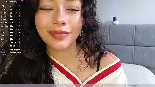 Soffimoon  online show from April 10, 2026, 9:08 pm