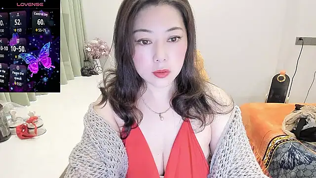 Snapshot of Crystal_Wings chatting on January 19, 2026, 1:20 am Crystal Wings online show from January 19, 2026, 1:20 am