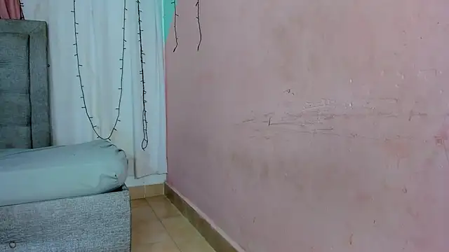 valentina 0  online show from October 26, 2025, 3:45 am