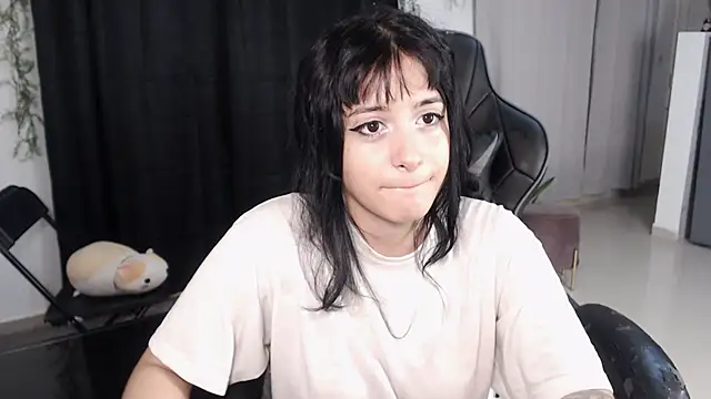 liz-beths online show from February 3, 2026, 2:21 am