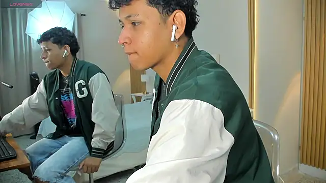 Snapshot of axel_ps chatting on September 24, 2025, 4:27 am axel ps online show from September 24, 2025, 4:27 am