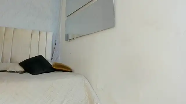 Snapshot of flavia_cruz chatting on April 22, 2026, 3:24 pm flavia cruz online show from April 22, 2026, 3:24 pm
