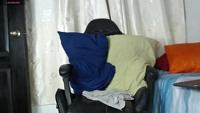 tizziano castillo  online show from December 19, 2024, 12:45 am