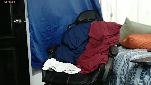 tizziano castillo  online show from February 20, 2025, 1:25 am