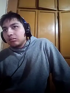 Snapshot of LoganFinds chatting on October 31, 2025, 4:35 am LoganFinds online show from October 31, 2025, 4:35 am