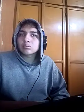 Snapshot of LoganFinds chatting on November 5, 2025, 2:17 pm LoganFinds online show from November 5, 2025, 2:17 pm