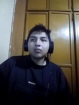 Snapshot of LoganFinds chatting on November 6, 2025, 11:15 pm LoganFinds online show from November 6, 2025, 11:15 pm