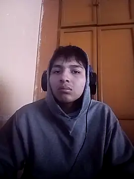 Snapshot of LoganFinds chatting on November 23, 2025, 1:55 pm LoganFinds online show from November 23, 2025, 1:55 pm