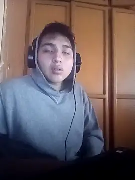 Snapshot of LoganFinds chatting on November 25, 2025, 1:44 pm LoganFinds online show from November 25, 2025, 1:44 pm