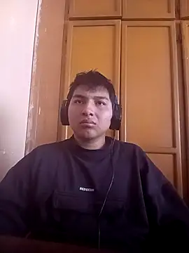 Snapshot of LoganFinds chatting on November 30, 2025, 5:06 pm LoganFinds online show from November 30, 2025, 5:06 pm