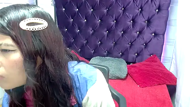 lorecherry online show from September 13, 2025, 5:24 pm
