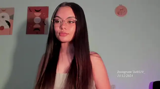 Luisa0110 online show from December 13, 2024, 10:45 pm