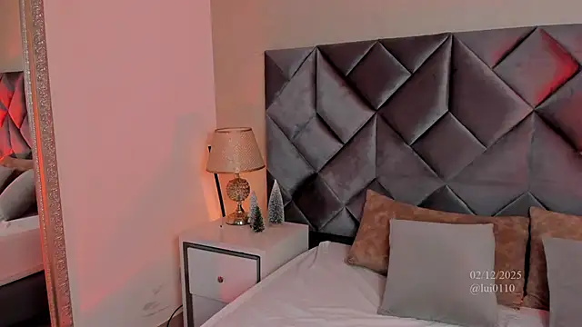 Luisa0110 online show from December 2, 2025, 4:35 pm