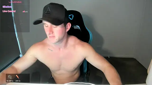 Snapshot of _DownUnderFit_ chatting on November 2, 2025, 10:45 pm DownUnderFit online show from November 2, 2025, 10:45 pm