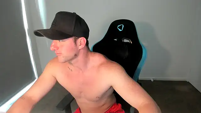 Snapshot of _DownUnderFit_ chatting on November 13, 2025, 11:25 pm DownUnderFit online show from November 13, 2025, 11:25 pm