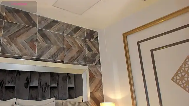 TaniaSmith1 online show from September 28, 2025, 11:10 pm