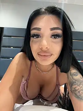 amirahylerr online show from January 21, 2025, 7:39 pm