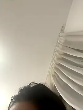 amirahylerr online show from October 31, 2025, 8:32 pm