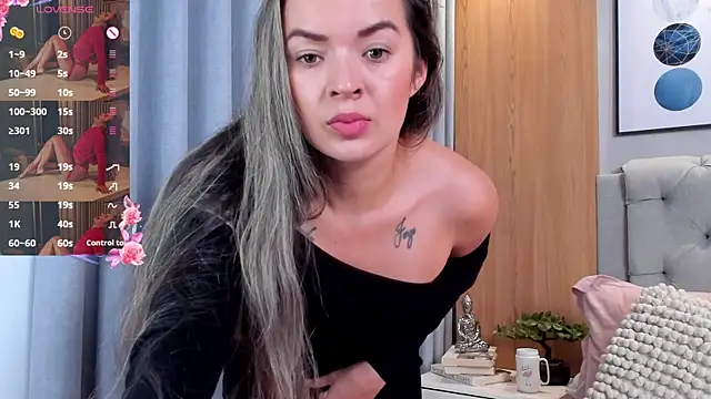 lennabell online show from April 13, 2026, 3:39 pm