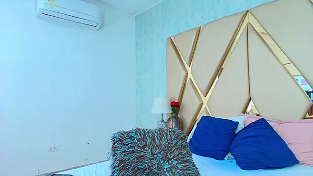 NicoleEsposito online show from January 24, 2025, 8:13 am