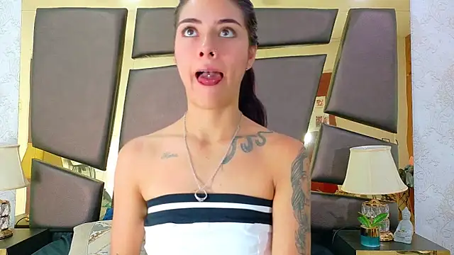 NicoleEsposito online show from September 23, 2025, 1:14 pm