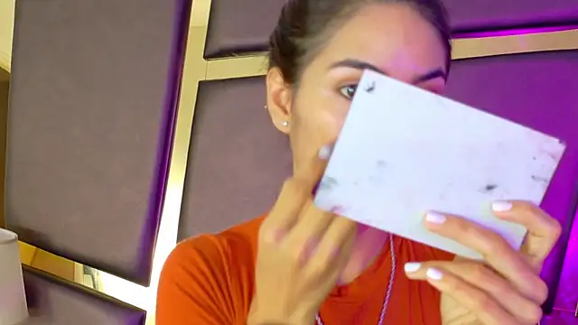 NicoleEsposito online show from October 18, 2025, 12:39 pm