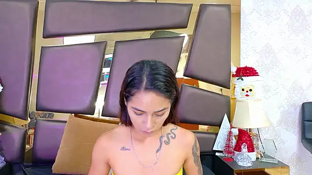 NicoleEsposito online show from January 5, 2026, 11:30 pm