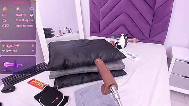 Maddyjohnsonn online show from December 18, 2024, 6:53 am