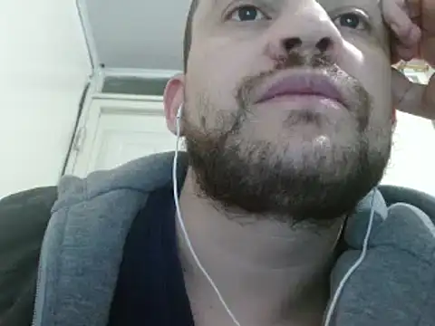 camiloking1720 online show from December 12, 2024, 3:10 am