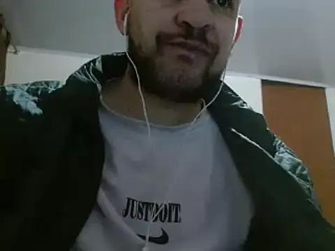 camiloking1720 online show from February 8, 2025, 5:51 am