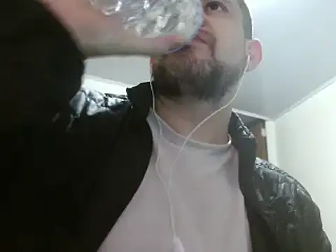 camiloking1720 online show from February 22, 2025, 10:31 pm