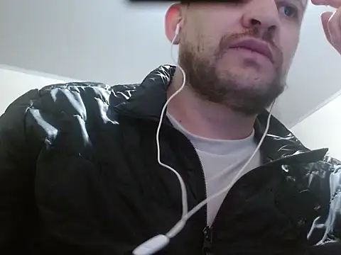 camiloking1720 online show from November 25, 2025, 8:09 pm