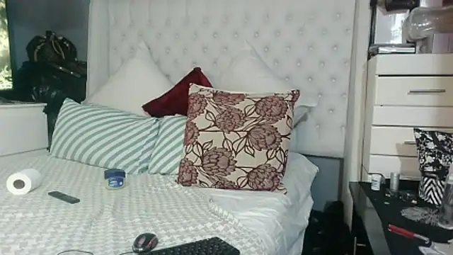 Carocurvy online show from November 22, 2025, 12:09 am