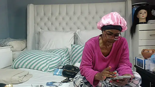 Snapshot of Carocurvy chatting on June 5, 2026, 11:27 am Carocurvy online show from June 5, 2026, 11:27 am