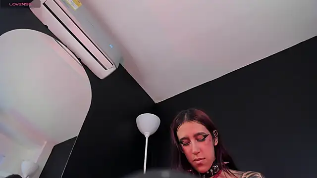 ALICEPOIXXXON online show from January 22, 2025, 5:06 pm