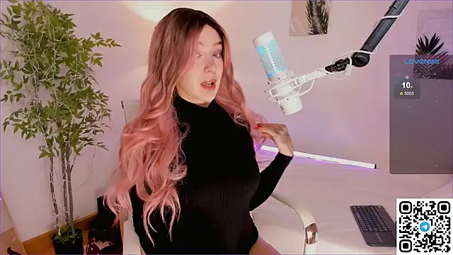 AngelPaull online show from October 17, 2025, 8:11 pm