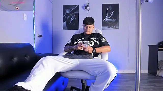 Cristopher strong online show from February 25, 2026, 2:05 pm