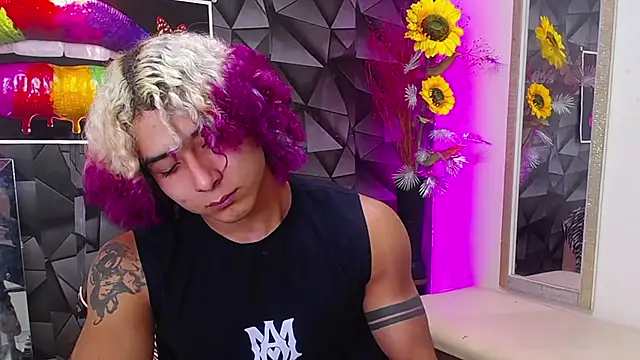 Snapshot of Demitryo chatting on February 4, 2025, 4:15 am Demitryo online show from February 4, 2025, 4:15 am