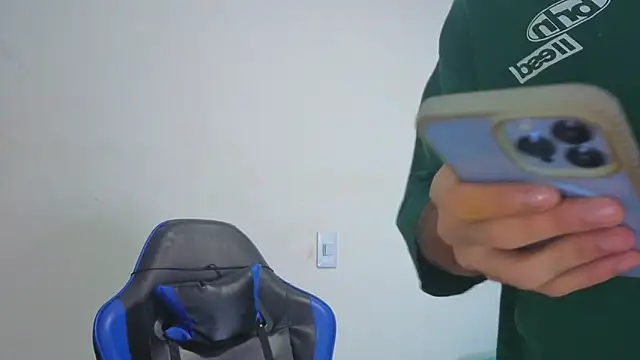 Snapshot of Demitryo chatting on October 15, 2025, 3:39 am Demitryo online show from October 15, 2025, 3:39 am