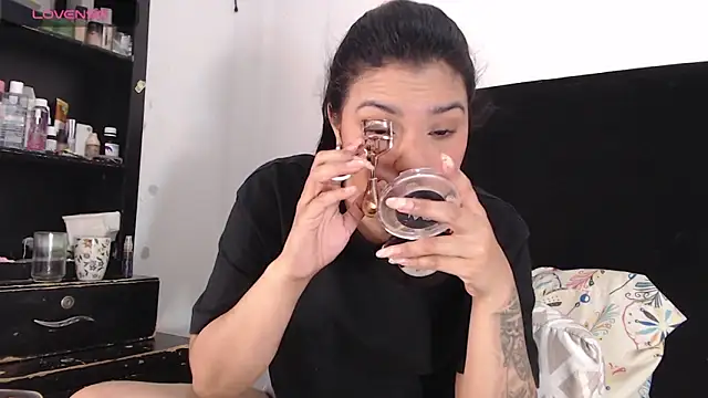 lolaa staars online show from January 26, 2025, 1:41 am