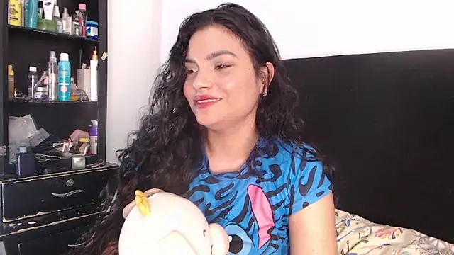 lolaa staars online show from February 28, 2025, 3:26 am