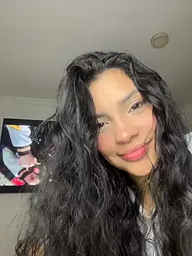 lolaa staars online show from October 11, 2025, 4:33 am