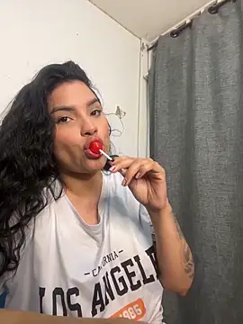 lolaa staars online show from October 15, 2025, 5:29 am