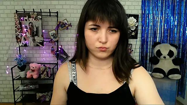 Snapshot of Darina_M_ chatting on February 5, 2025, 11:55 am Darina M online show from February 5, 2025, 11:55 am